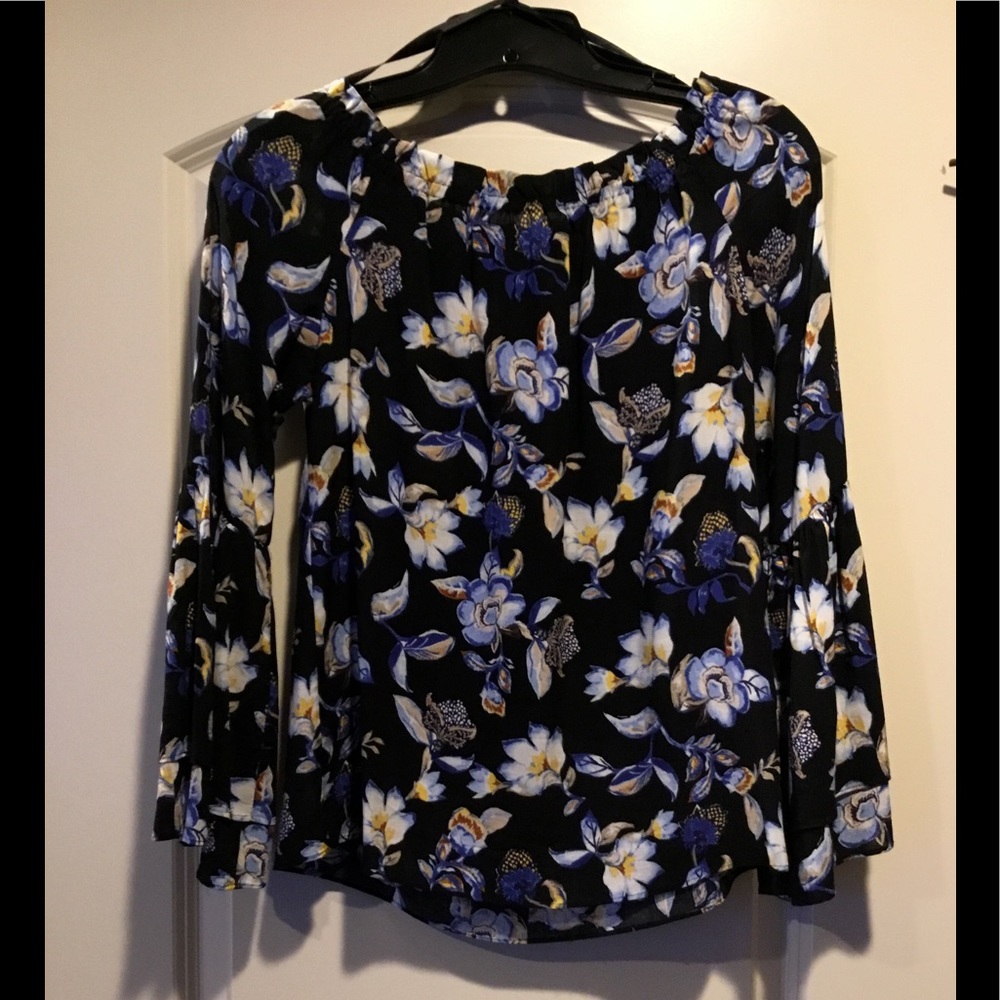 Off The Shoulder Bell Sleeve Floral Top